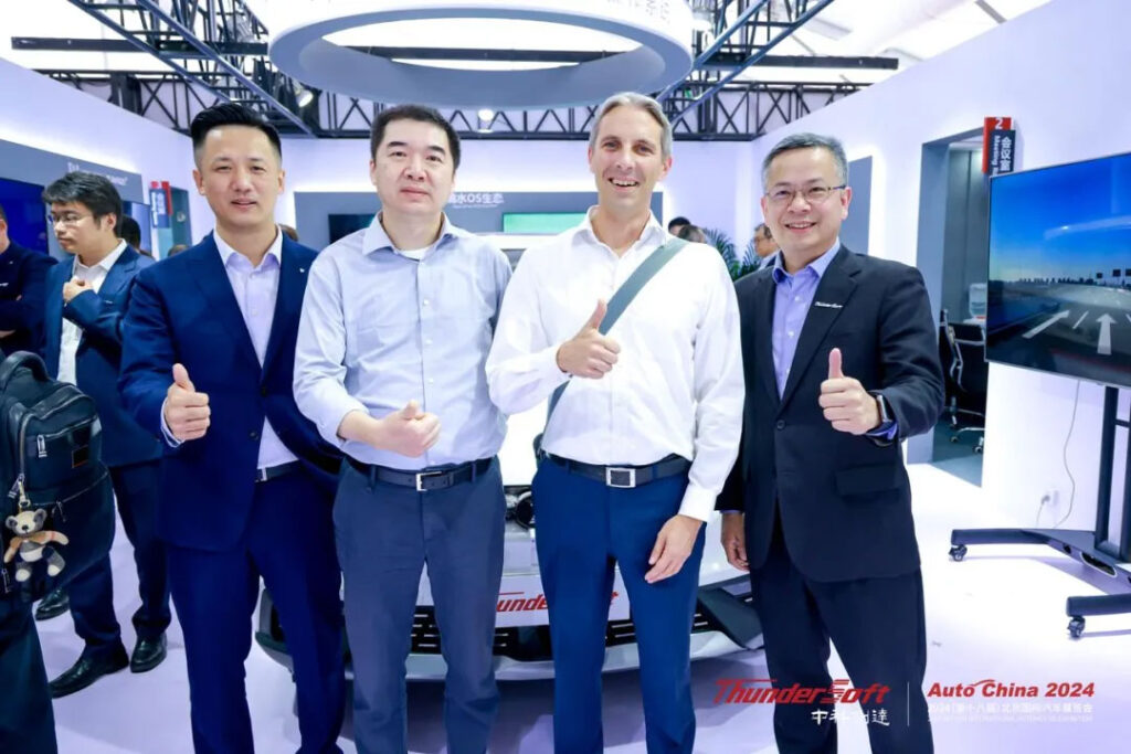 共話跨域融合新趨勢 北京車展中科創達展臺門庭若市,大咖云集插圖11 共話跨域融合新趨勢 北京車展中科創達展臺門庭若市,大咖云集插圖11