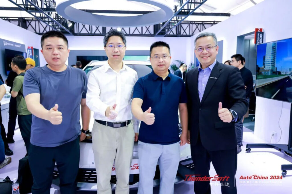 共話跨域融合新趨勢 北京車展中科創達展臺門庭若市,大咖云集插圖12 共話跨域融合新趨勢 北京車展中科創達展臺門庭若市,大咖云集插圖12