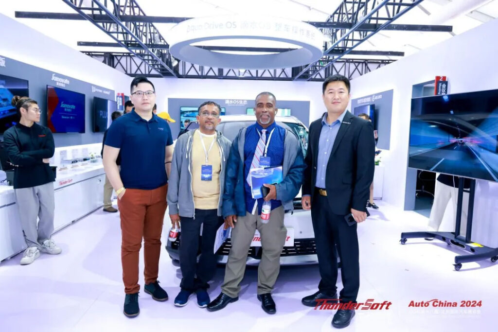 共話跨域融合新趨勢 北京車展中科創達展臺門庭若市,大咖云集插圖16 共話跨域融合新趨勢 北京車展中科創達展臺門庭若市,大咖云集插圖16