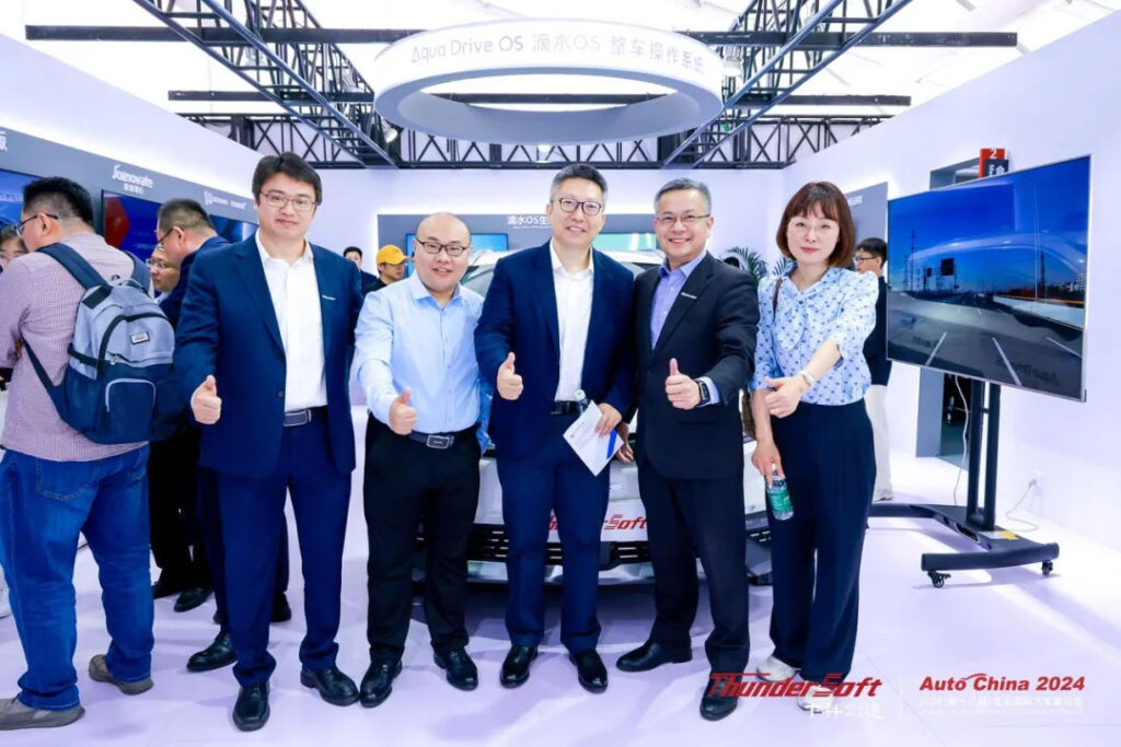 共話跨域融合新趨勢 北京車展中科創達展臺門庭若市,大咖云集插圖21 共話跨域融合新趨勢 北京車展中科創達展臺門庭若市,大咖云集插圖21