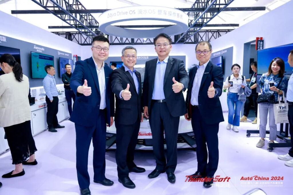 共話跨域融合新趨勢 北京車展中科創達展臺門庭若市,大咖云集插圖24 共話跨域融合新趨勢 北京車展中科創達展臺門庭若市,大咖云集插圖24