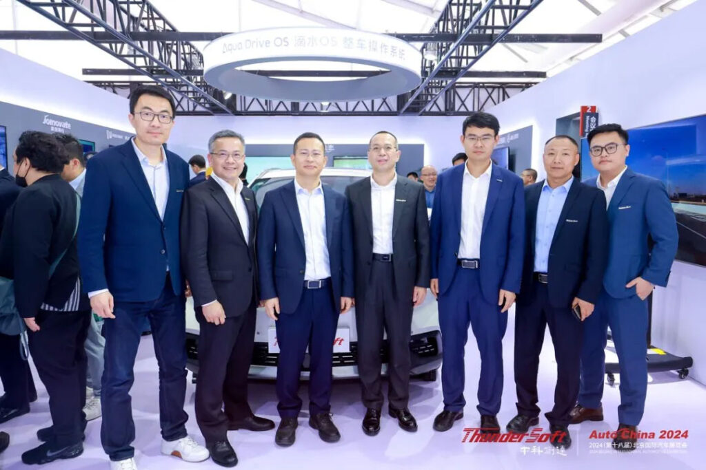 共話跨域融合新趨勢 北京車展中科創達展臺門庭若市,大咖云集插圖31 共話跨域融合新趨勢 北京車展中科創達展臺門庭若市,大咖云集插圖31