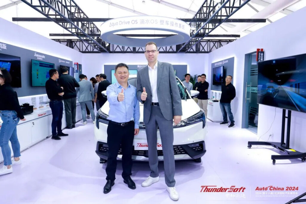 共話跨域融合新趨勢 北京車展中科創達展臺門庭若市,大咖云集插圖33 共話跨域融合新趨勢 北京車展中科創達展臺門庭若市,大咖云集插圖33