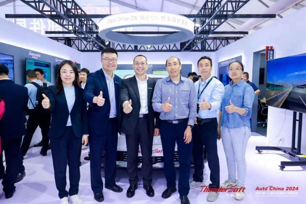 共話跨域融合新趨勢 北京車展中科創達展臺門庭若市,大咖云集插圖40 共話跨域融合新趨勢 北京車展中科創達展臺門庭若市,大咖云集插圖40