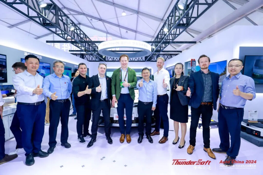 共話跨域融合新趨勢 北京車展中科創達展臺門庭若市,大咖云集插圖42 共話跨域融合新趨勢 北京車展中科創達展臺門庭若市,大咖云集插圖42