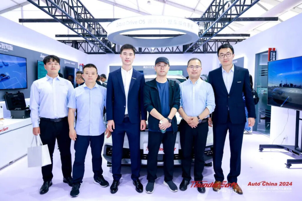 共話跨域融合新趨勢 北京車展中科創達展臺門庭若市,大咖云集插圖6 共話跨域融合新趨勢 北京車展中科創達展臺門庭若市,大咖云集插圖6