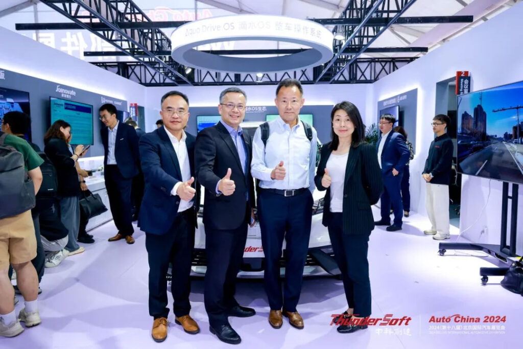 共話跨域融合新趨勢 北京車展中科創達展臺門庭若市,大咖云集插圖8 共話跨域融合新趨勢 北京車展中科創達展臺門庭若市,大咖云集插圖8